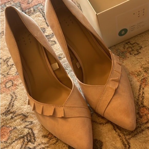Blush Heels Size 8 - Picture 1 of 4